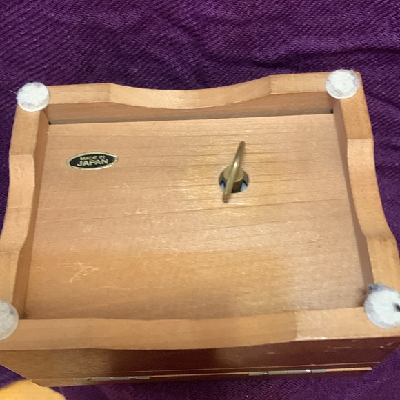 Vintage Hummel music box, “rain drops” 🎶, EUC - Picture 7 of 11